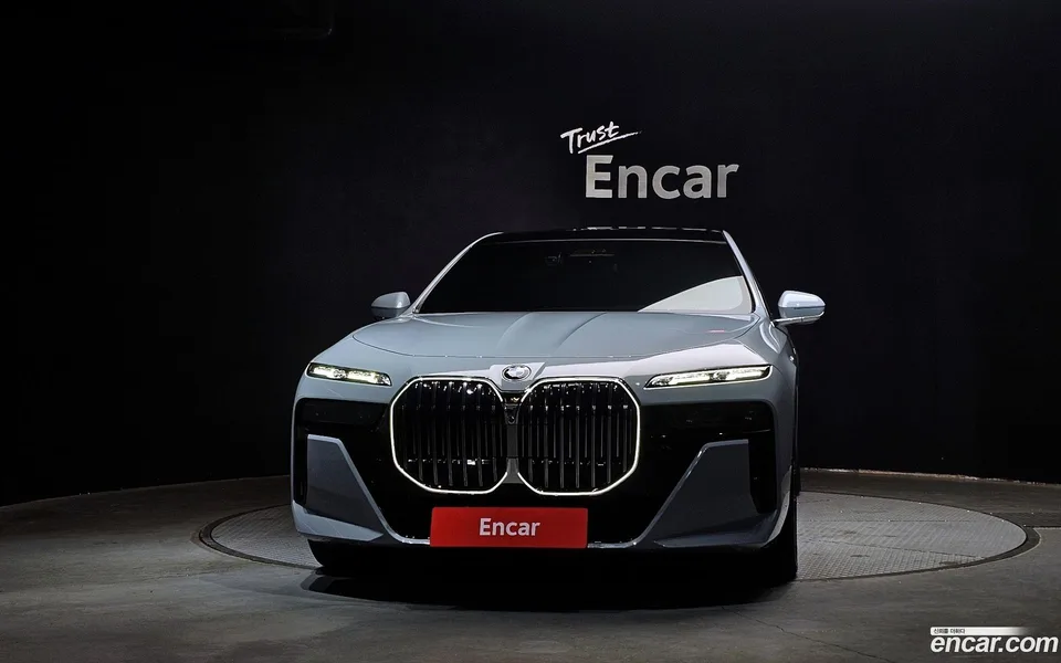 BMW 7 Series 740i sDrive M 2023 — миниатюра 3