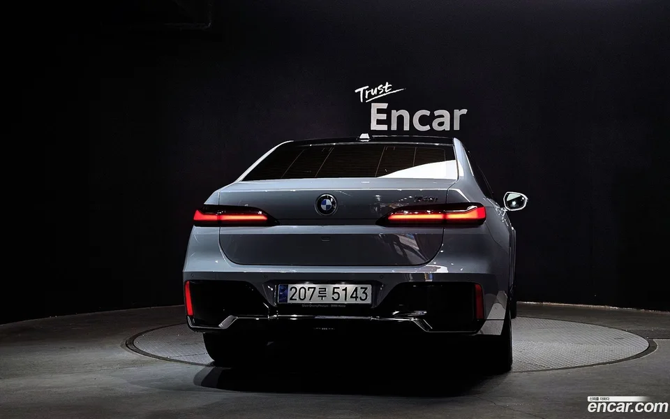 BMW 7 Series 740i sDrive M 2023 — миниатюра 4