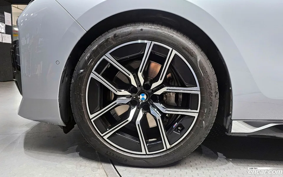 BMW 7 Series 740i sDrive M 2023 — миниатюра 5