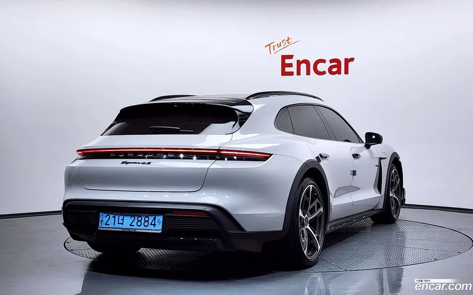 Porsche Taycan 4S 2023 — миниатюра 2