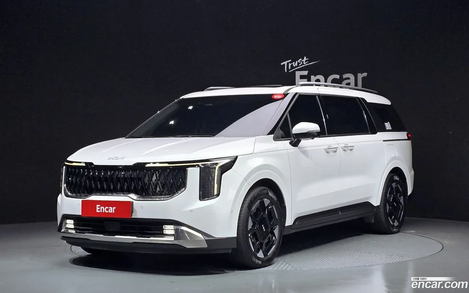 Kia Carnival HEV 7 2024 — фото 1, купить с доставкой в Москву