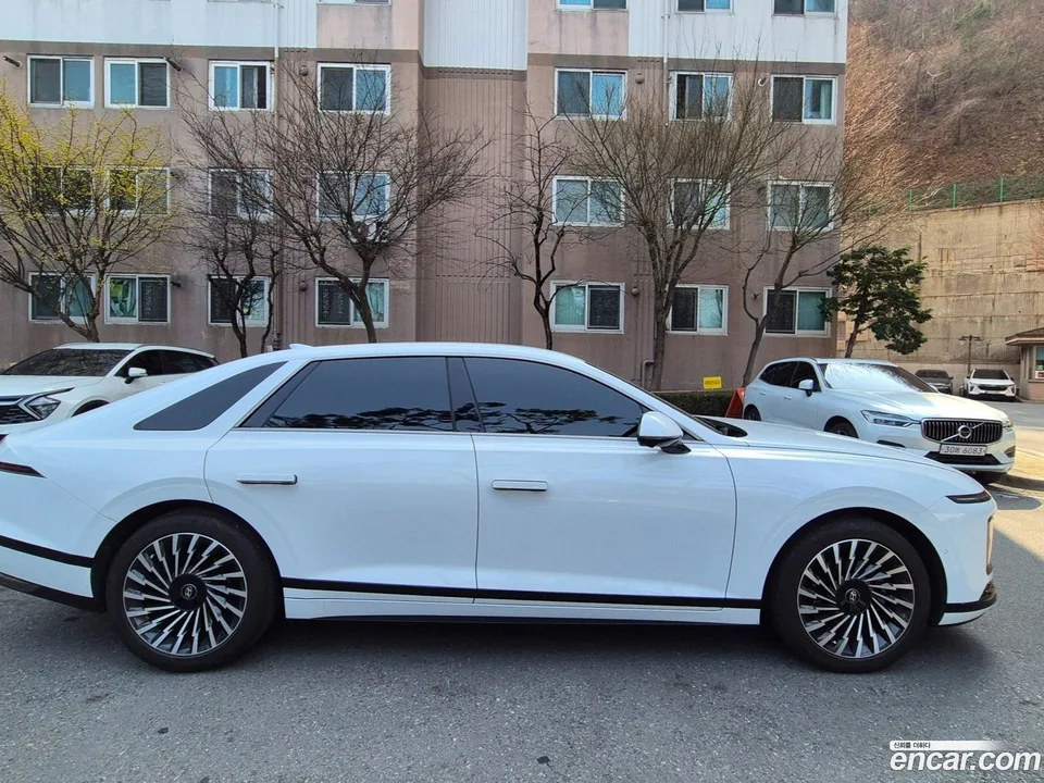 Hyundai Grandeur Hybrid 2024 — фото 1, купить с доставкой в Москву