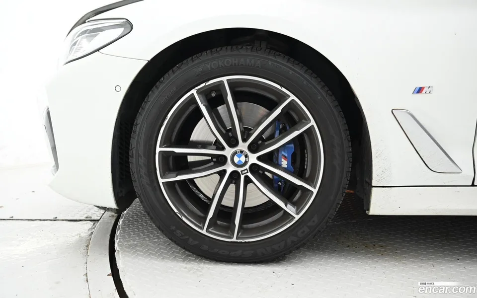 BMW 5 Series 520i M 2022 — миниатюра 5
