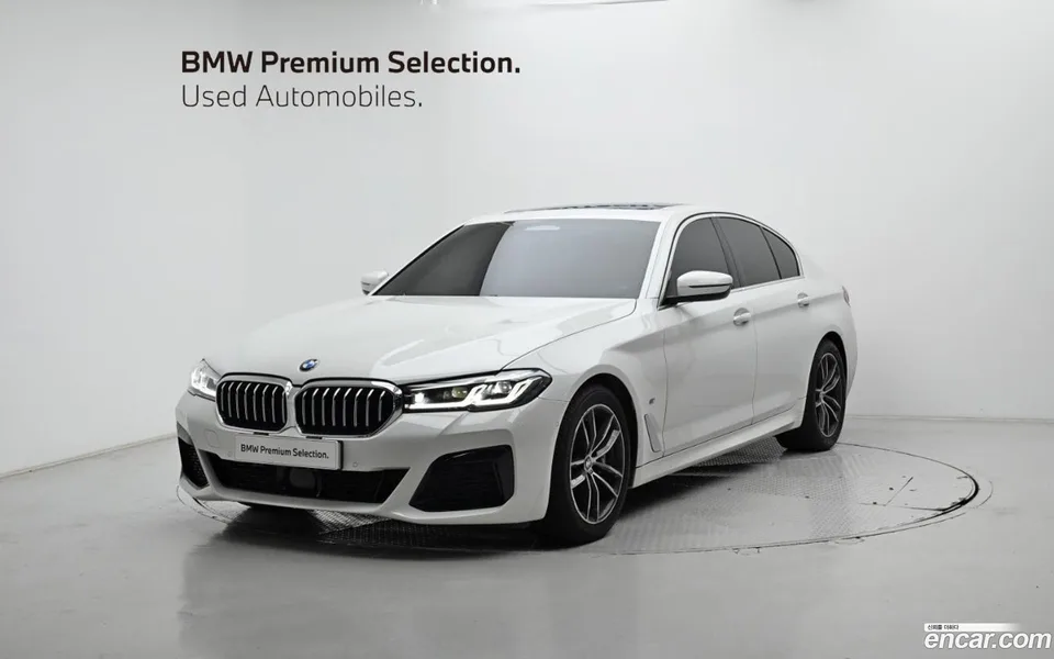 BMW 5 Series 520i M 2022 — фото 1, купить с доставкой в Москву