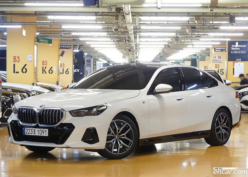 BMW 5 Series 520i M 2024 — фото 1, купить с доставкой в Москву