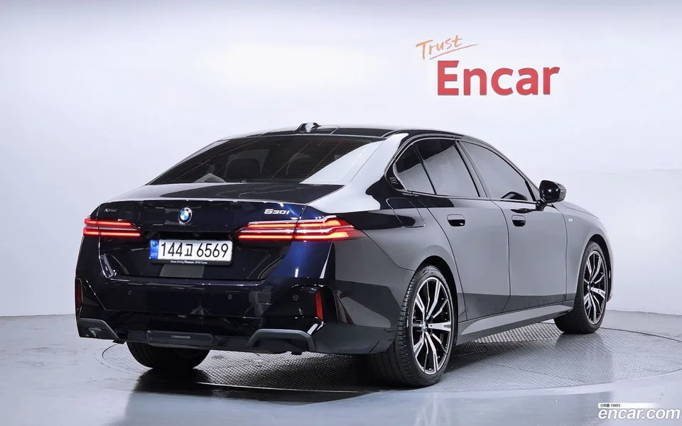 BMW 5 Series 530i xDrive M 2025 — миниатюра 2