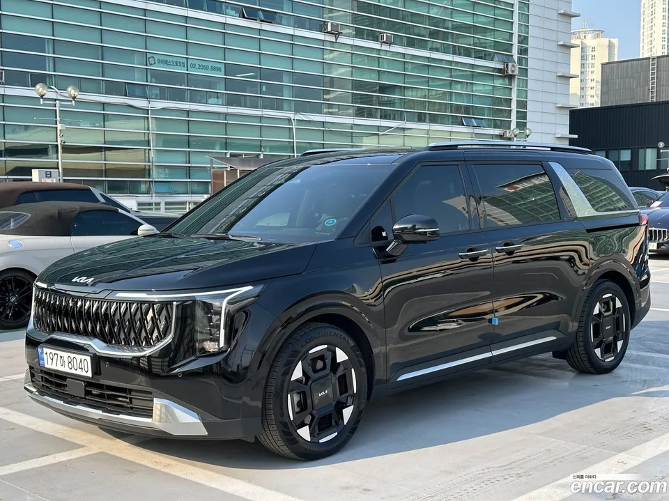 Kia Carnival 7 2024 — фото 1, купить с доставкой в Москву