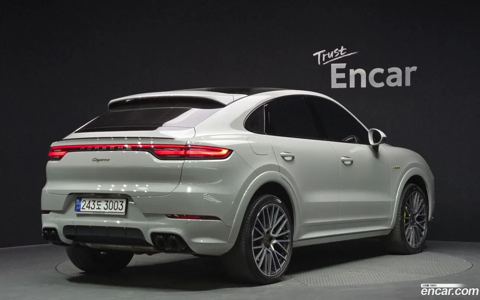 Porsche Cayenne 3.0 E- 2022 — миниатюра 2