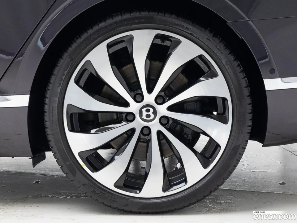 Bentley Flying Spur 4.0 2024 — миниатюра 5