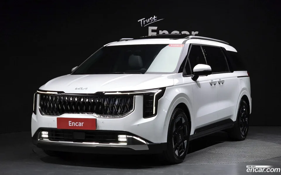 Kia Carnival HEV 7 2024 — фото 1, купить с доставкой в Москву