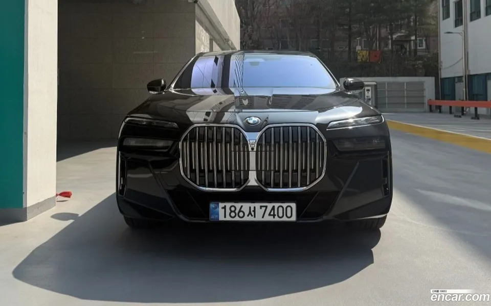BMW 7 Series 740d xDrive M 2024 — миниатюра 3