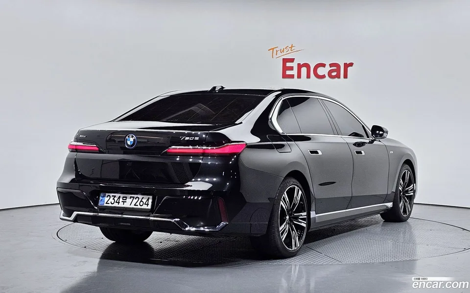 BMW 7 Series 750e xDrive M 2023 — миниатюра 2