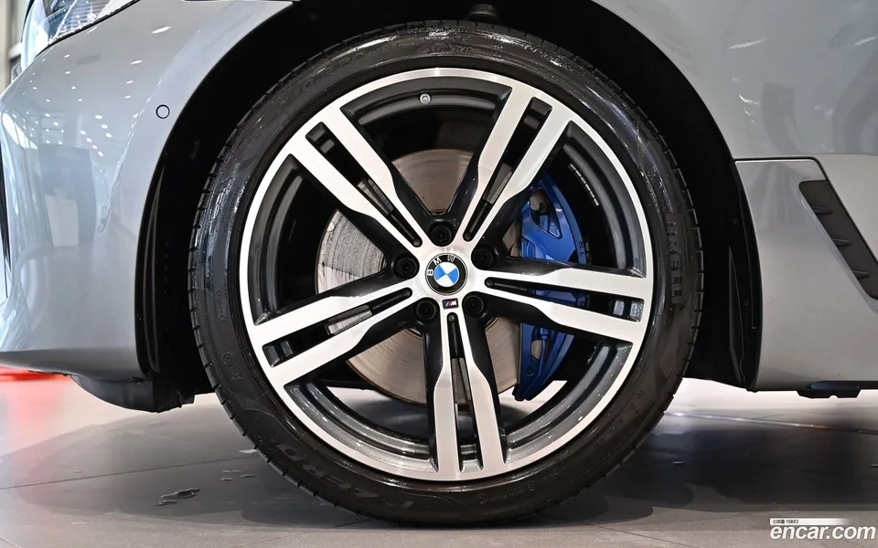 BMW 6 Series GT 630i xDrive M 2024 — миниатюра 5