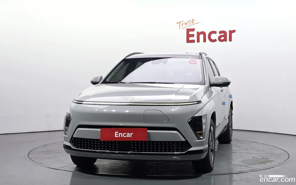 Hyundai Kona Electric 2023 — миниатюра 3