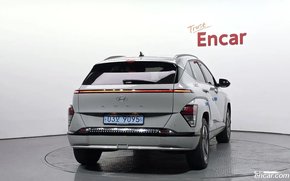 Hyundai Kona Electric 2023 — миниатюра 4