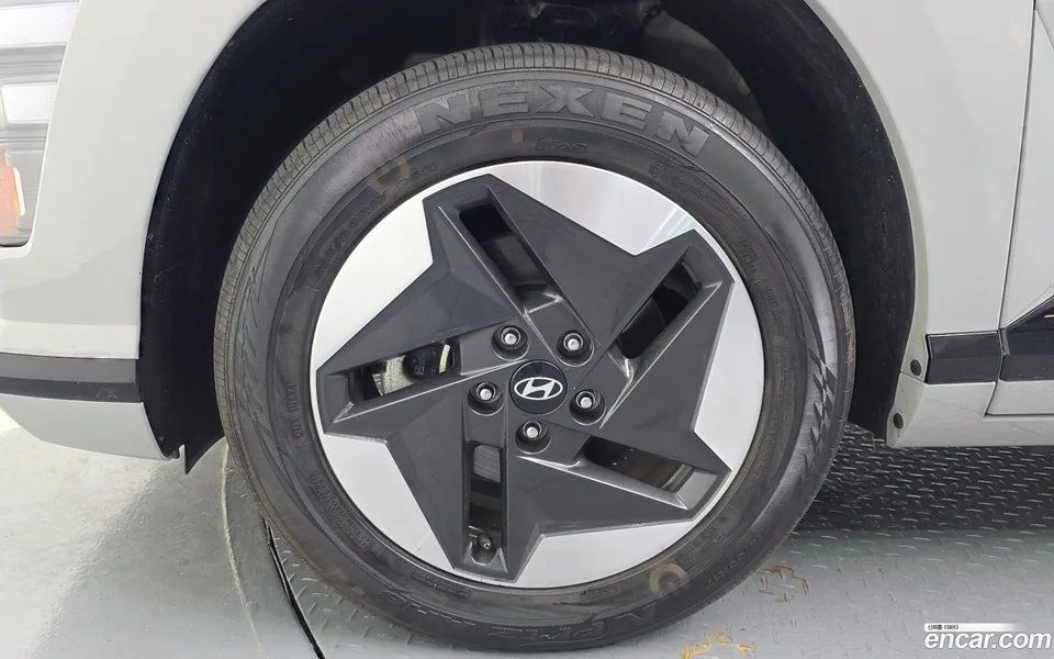 Hyundai Kona Electric 2023 — миниатюра 5