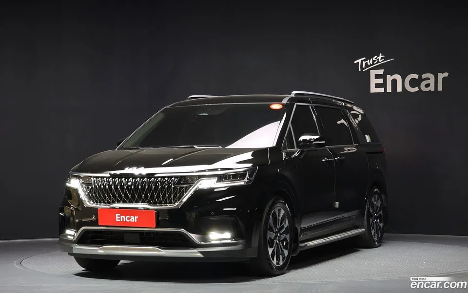 Kia Carnival 7 2022 — фото 1, купить с доставкой в Москву