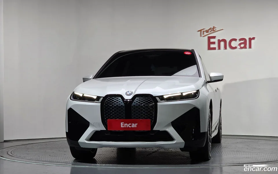 BMW iX xDrive50 2022 — миниатюра 3