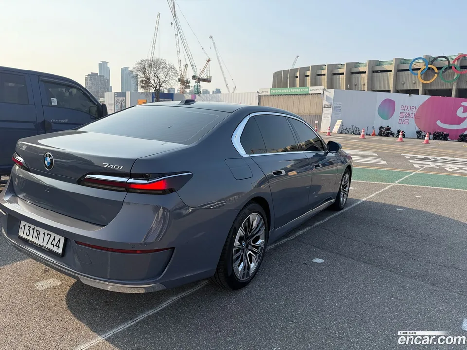 BMW 7 Series 740i sDrive 2023 — миниатюра 2