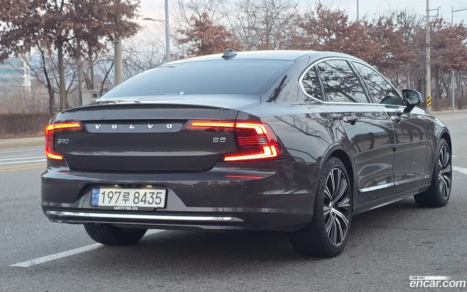 Volvo S90 B5 2023 — миниатюра 2