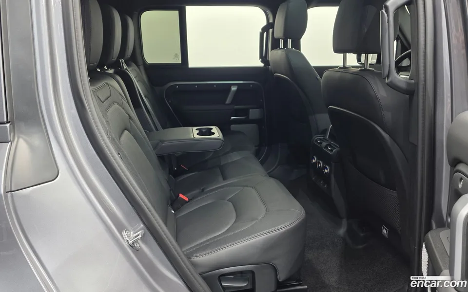 Land Rover Defender 130 P400 2024 — миниатюра 5