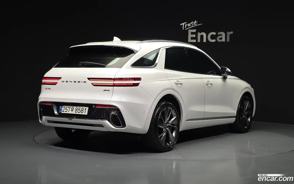 Genesis GV70 2.5T AWD 2022 — миниатюра 2