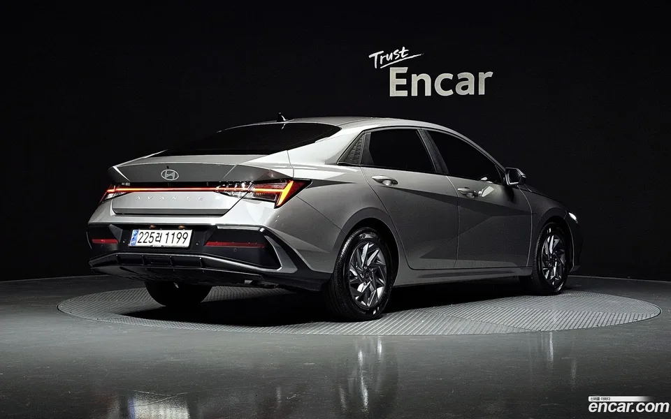 Hyundai Avante CN7 Hybrid 2024 — миниатюра 2