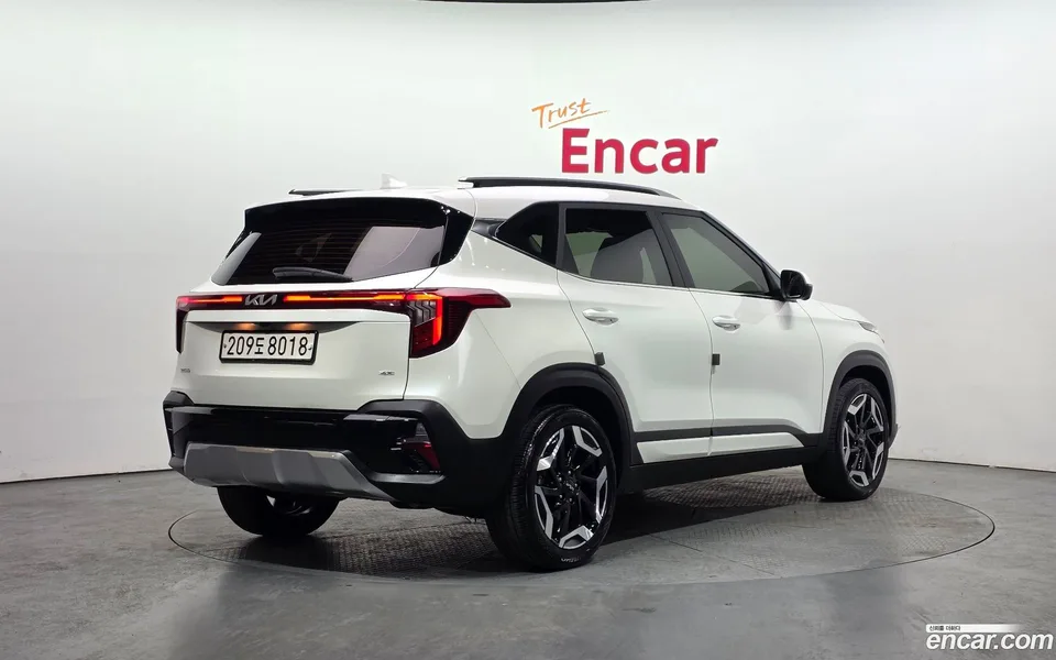 Kia Seltos 1.6 4WD 2022 — миниатюра 2