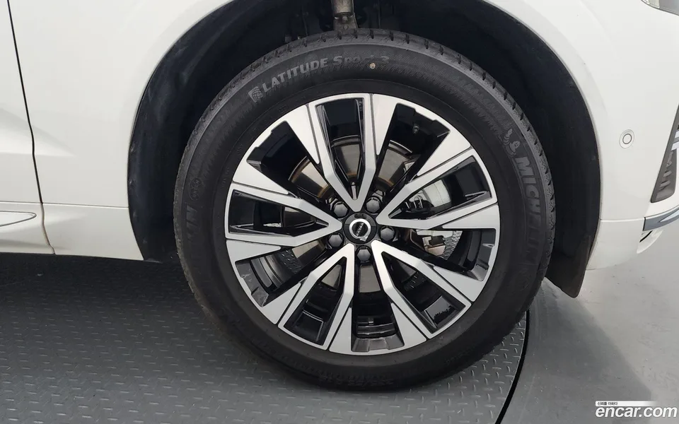 Volvo XC60 B5 2023 — миниатюра 5