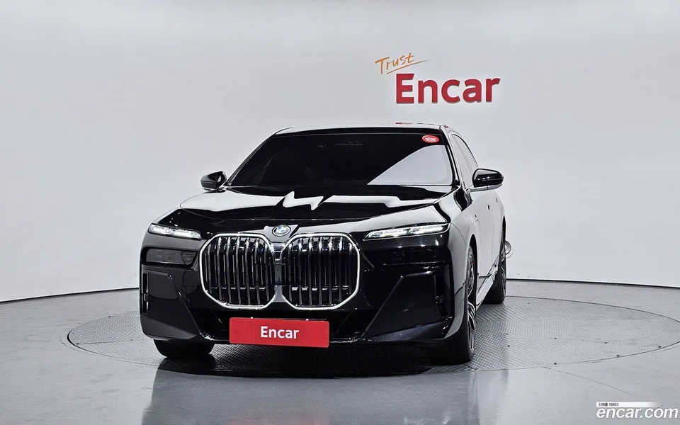 BMW 7 Series 750e xDrive M 2023 — миниатюра 3