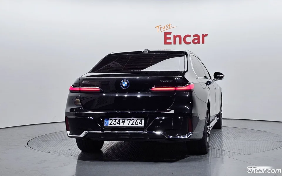 BMW 7 Series 750e xDrive M 2023 — миниатюра 4