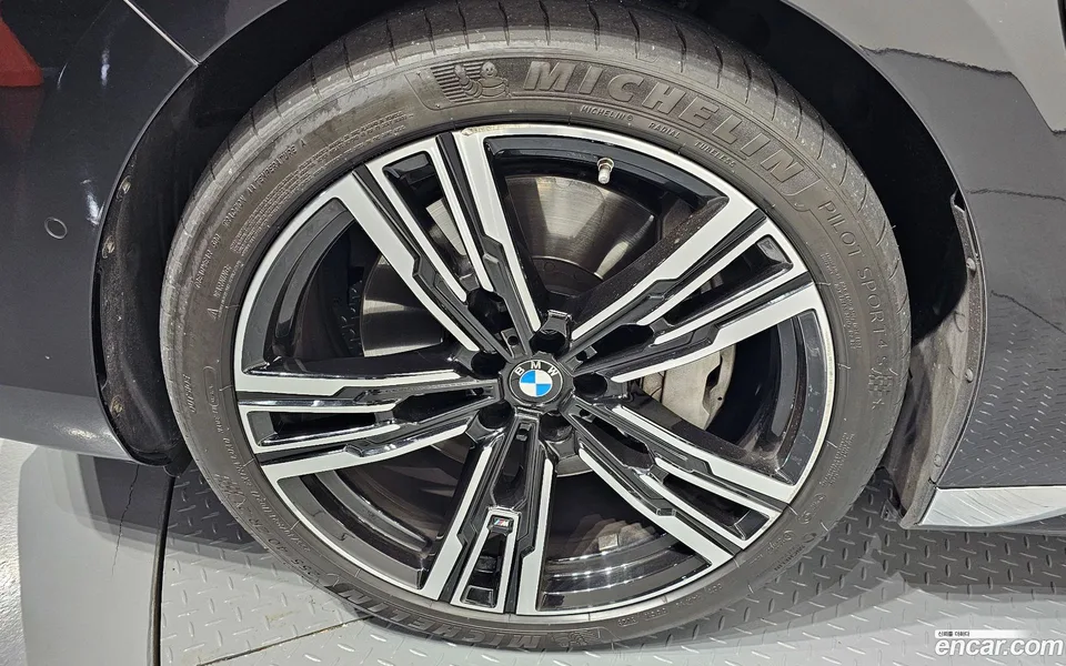 BMW 7 Series 750e xDrive M 2023 — миниатюра 5