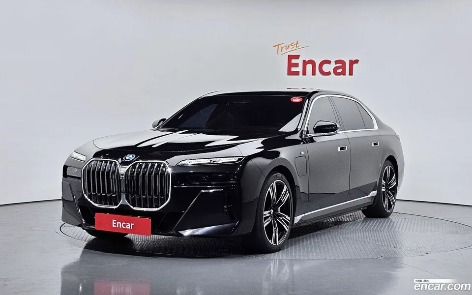 BMW 7 Series 750e xDrive M 2023 — фото 1, купить с доставкой в Москву