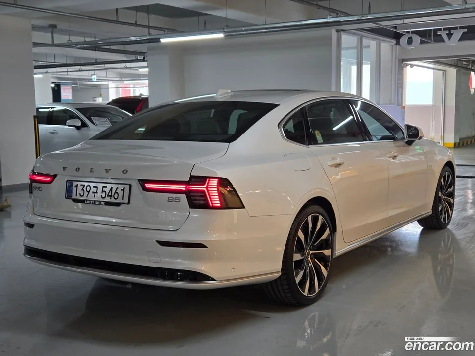 Volvo S90 B5 2025 — миниатюра 2