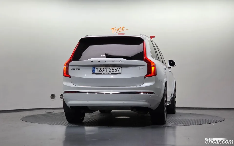 Volvo XC90 T8 2024 — миниатюра 4