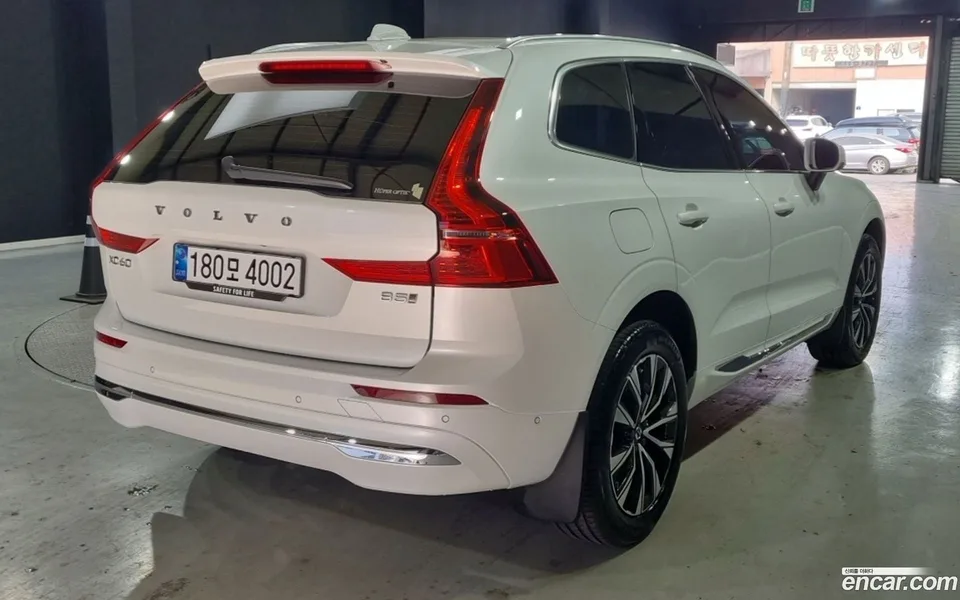 Volvo XC60 B5 2024 — миниатюра 3