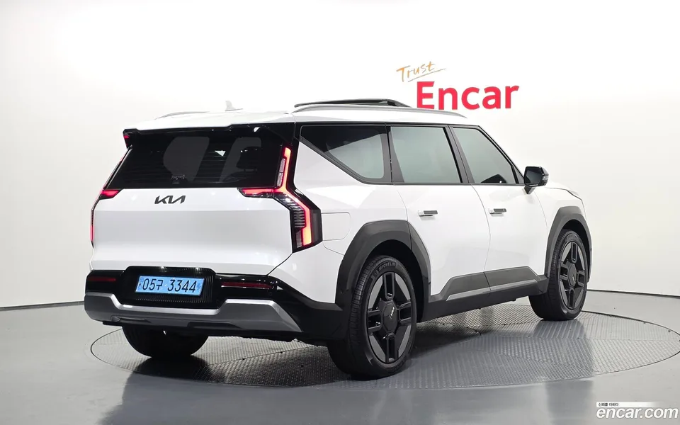 Kia EV9 4WD 2023 — миниатюра 2