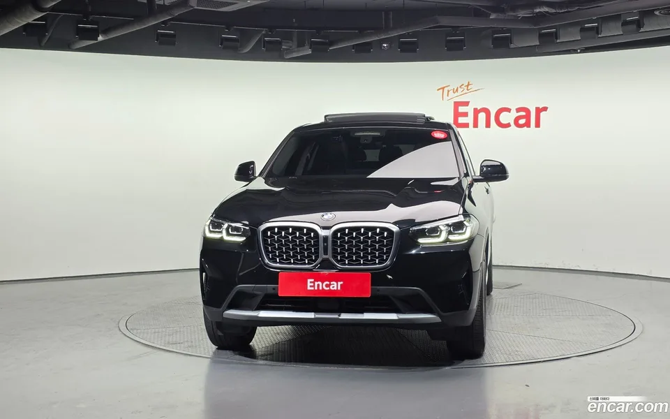 BMW X4 xDrive20d xLine 2023 — миниатюра 3