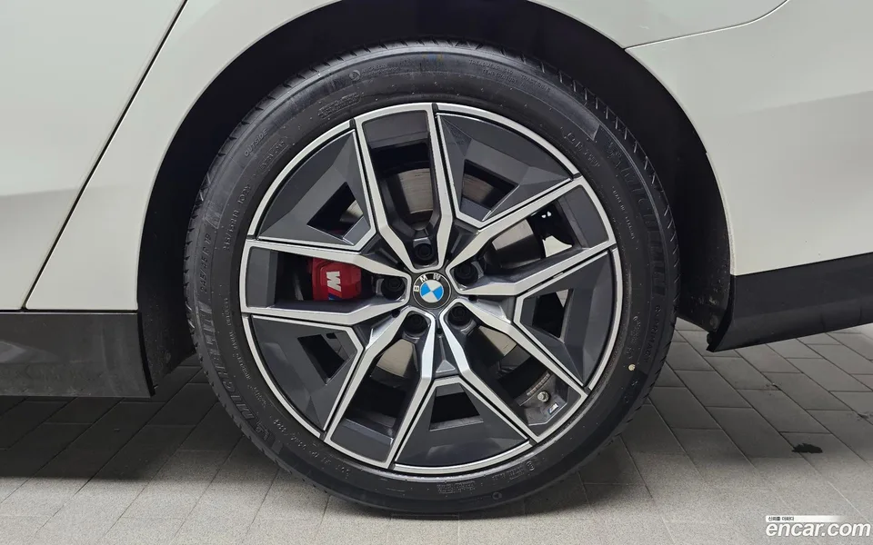 BMW 5 Series 520i 2024 — миниатюра 5
