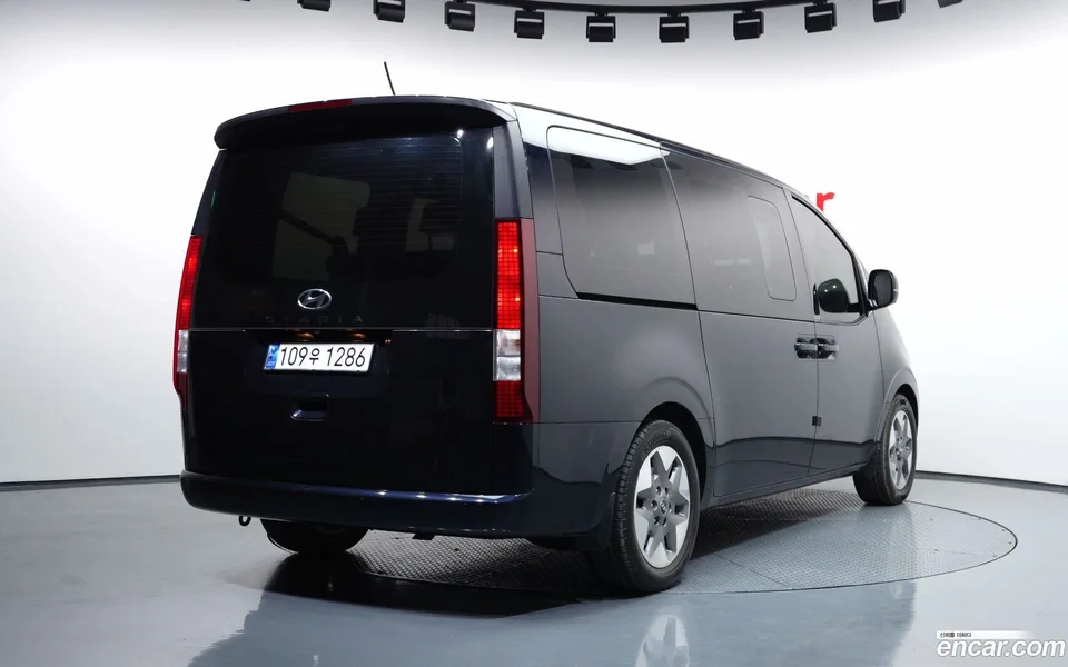 Hyundai Staria 9 2022 — миниатюра 2