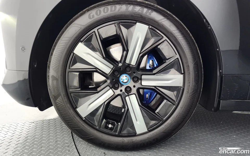 BMW iX xDrive50 2023 — миниатюра 5
