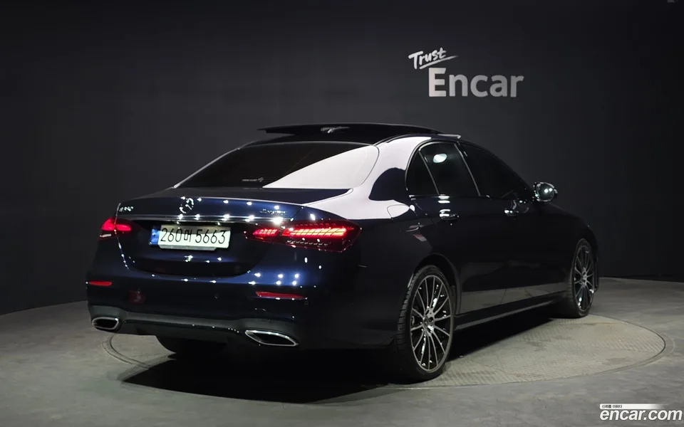 Mercedes-Benz E-Class E350 4MATIC AMG Line 2023 — миниатюра 2