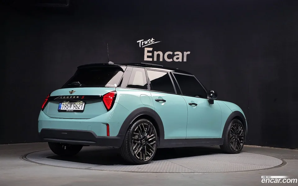 MINI Cooper S 5 2025 — миниатюра 2