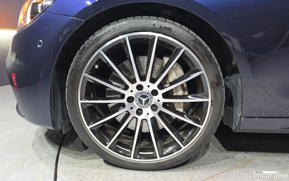 Mercedes-Benz E-Class E350 4MATIC AMG Line 2023 — миниатюра 5
