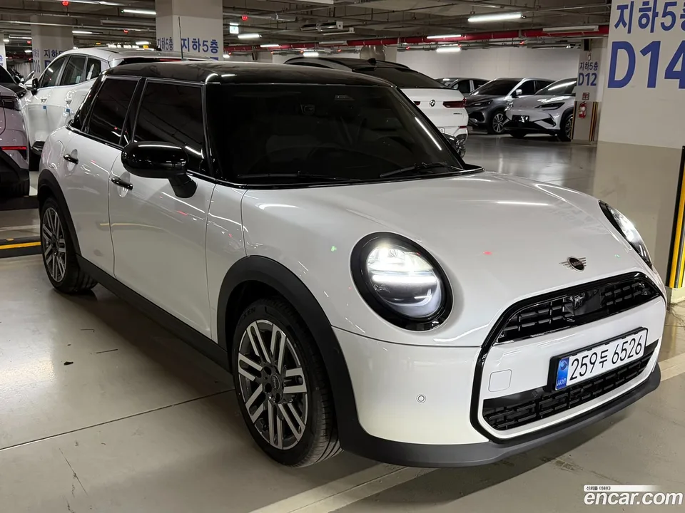 MINI Cooper C 5 2026 — миниатюра 2