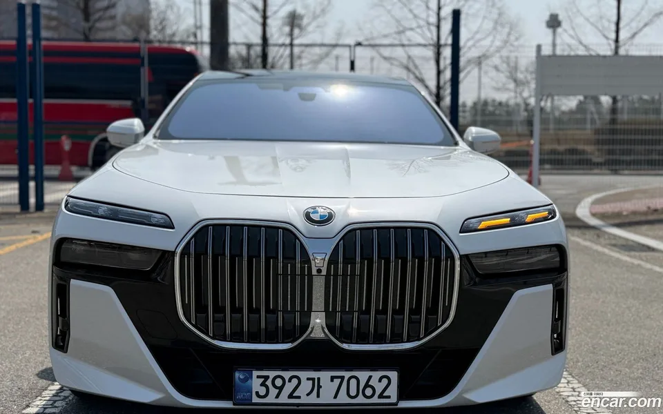 BMW 7 Series 740d xDrive M 2024 — миниатюра 3