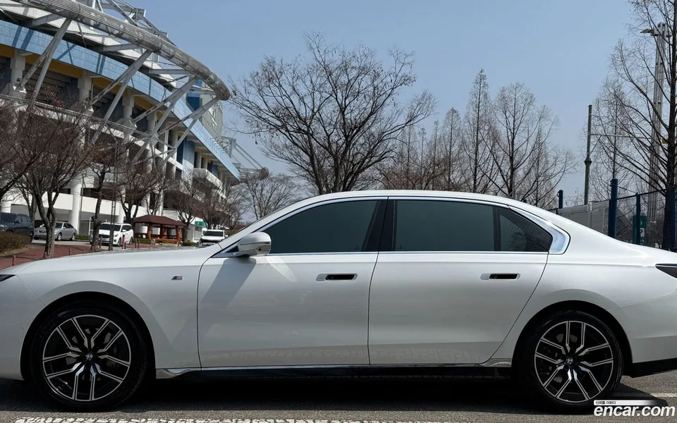 BMW 7 Series 740d xDrive M 2024 — миниатюра 5
