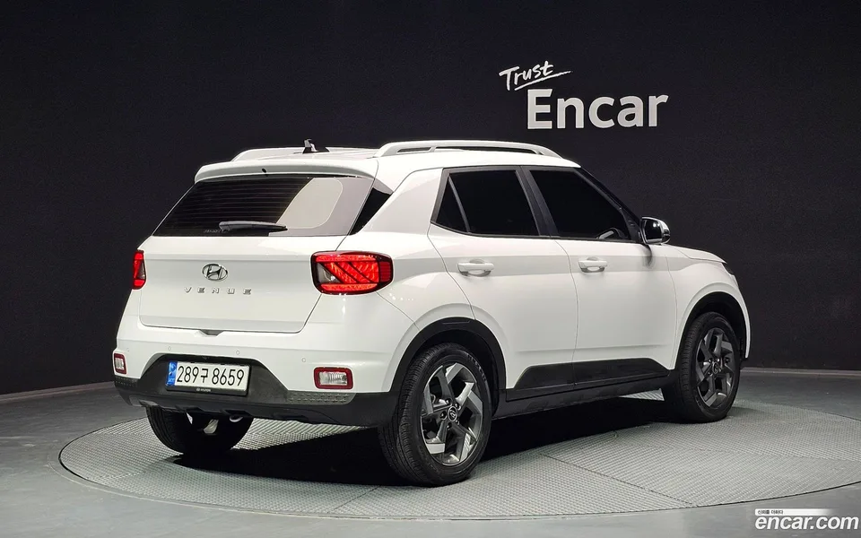 Hyundai Venue 1.6 2023 — миниатюра 2