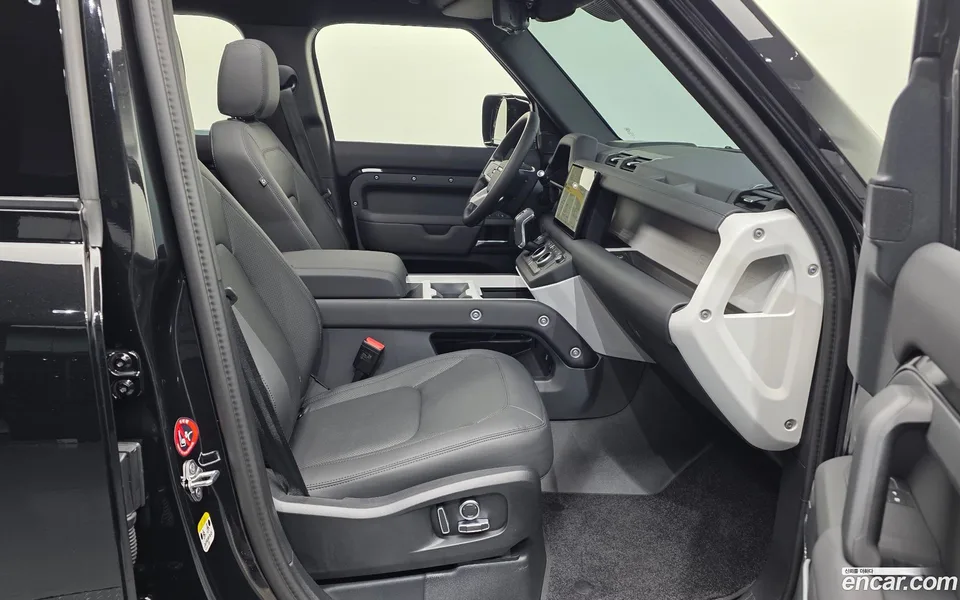 Land Rover Defender 130 P400 X- HSE 2025 — миниатюра 4