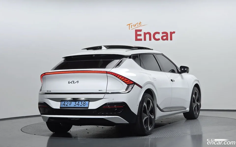 Kia EV6 2022 — миниатюра 2